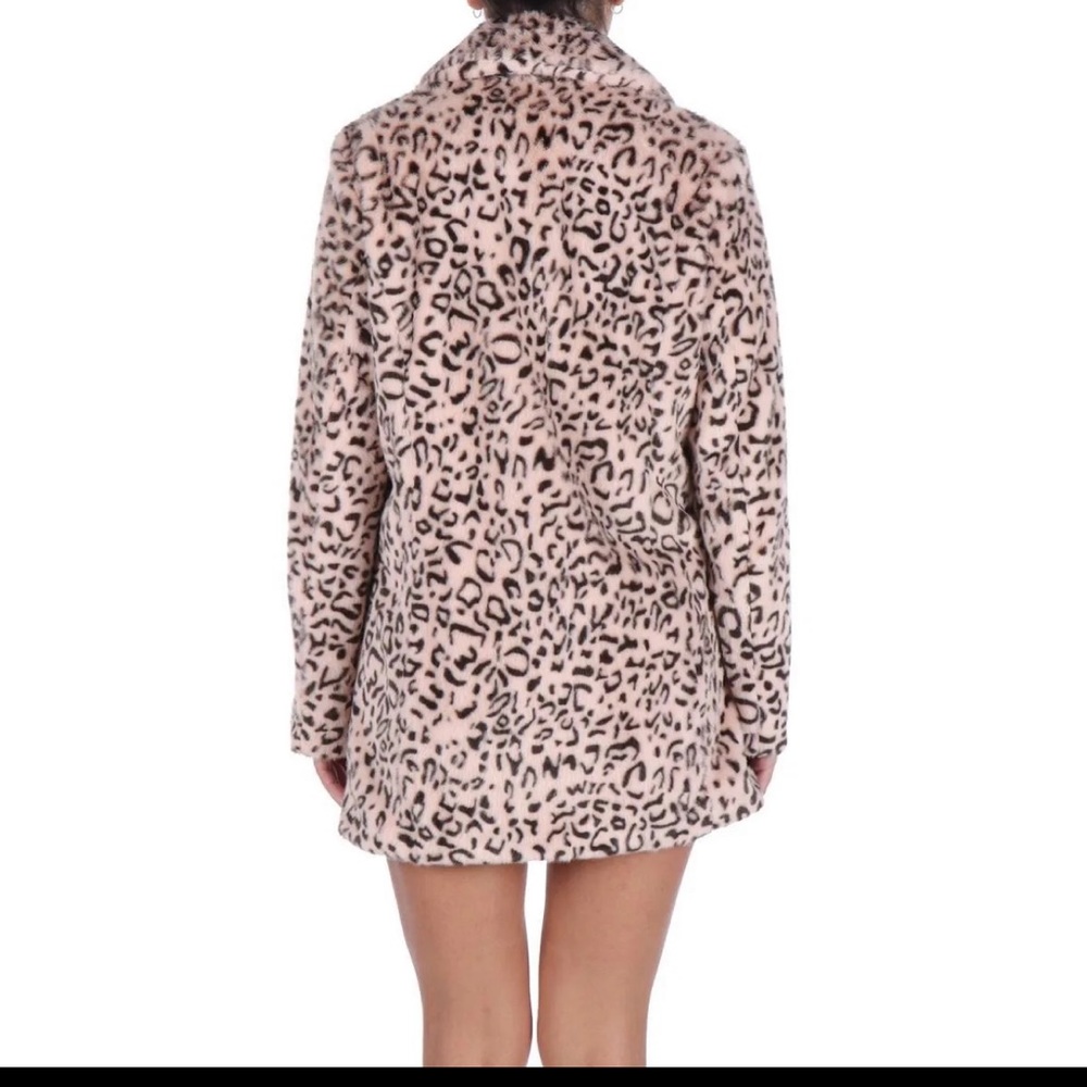 Guess faux cheetah fur coat. Size Xs. New with tag.
